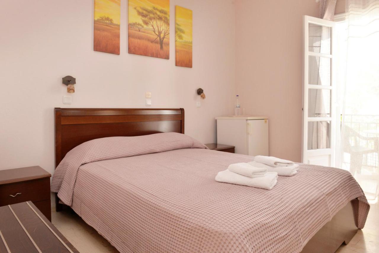 Hotel Villa Plaza Spétses Екстериор снимка